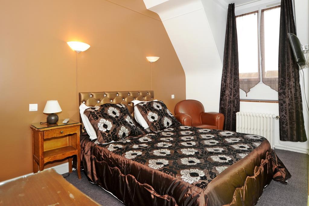 Hotel La Tour Sully-sur-Loire Phòng bức ảnh